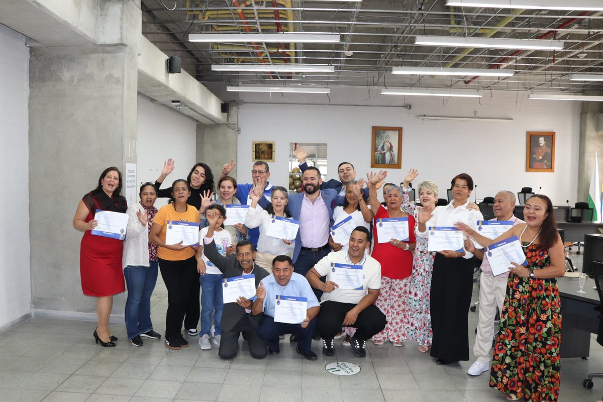 UNISABANETA's tweet photo. Ceremonia de Certificación en Formación y Liderazgo - Concejo de LA ESTRELLA   https://t.co/YabBBE9ZAh 

#Liderazgo  #EducaciónConImpacto #FormaciónDeLíderes #Unisabaneta #ConcejoLaEstrella #EmpoderamientoComunitario #LiderazgoEfectivo @conlaestrella https://t.co/CpGOTsoRyb