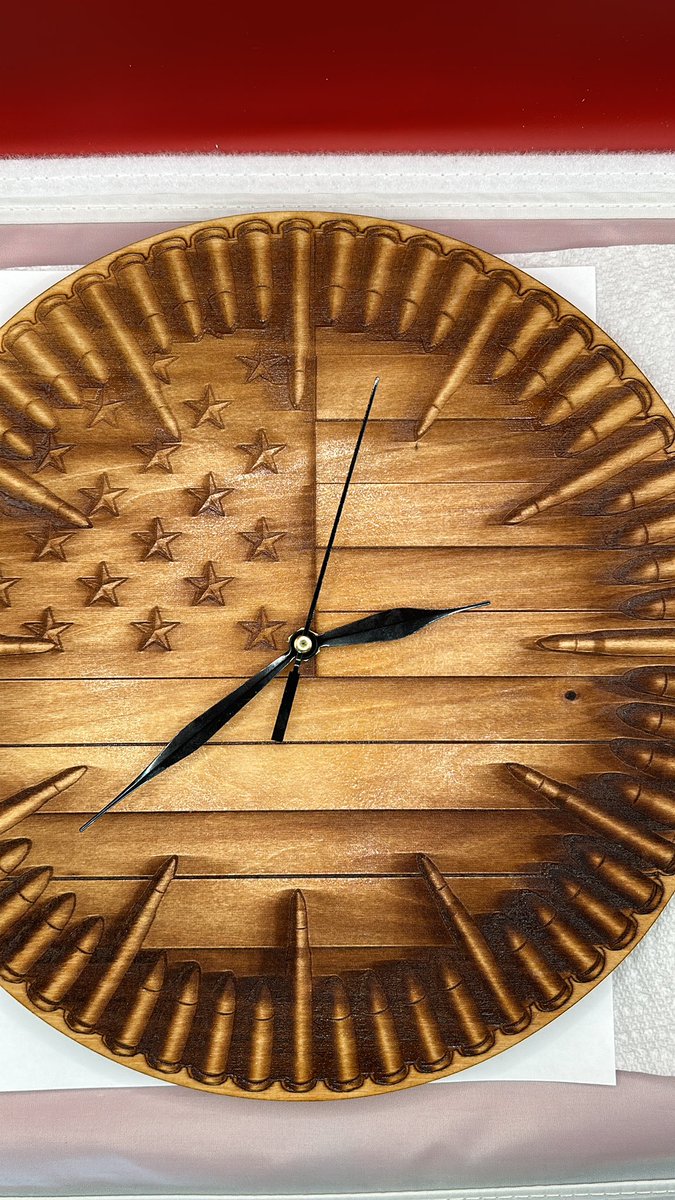 Ceck out this beautiful made to order clock! This is a must have for all you patriots out there.  This will be added to our online shop this weekend.   Like or comment on the post so you see when it’s added.  

#Christmasgifts #ChristmasGiftIdeas #SmallBusiness #getyoursnow