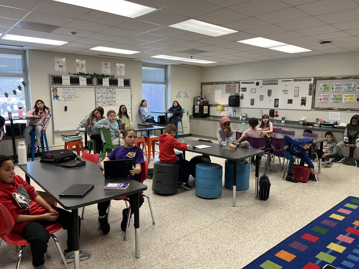 Lunch with the Wolfpack with the 5th graders at Armstrong Elementary with <a href="/ParkGirlsB/">ParkGirls Basketball</a> and <a href="/phwolfpackhoops/">parkwolfpackhoops</a> . It was a little cold outside for recess!