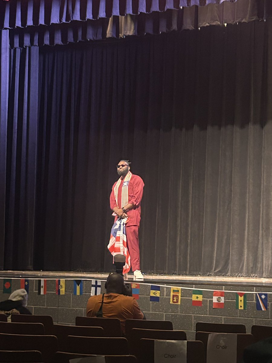 AgentKodak's tweet photo. Had to put on for #MamaLiberia @ the International Academy Fashion Show! #AfricanEducators 🇱🇷🇳🇬🇸🇳 #Dunbar https://t.co/9IKG6ZAK0j