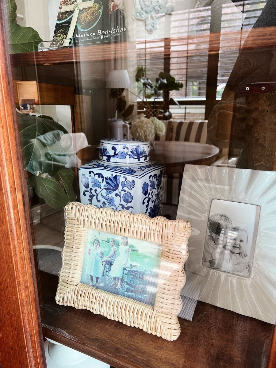 Gift ideas for in-laws today on CBL:
carriebradshawlied.com/2024/12/gifts-…