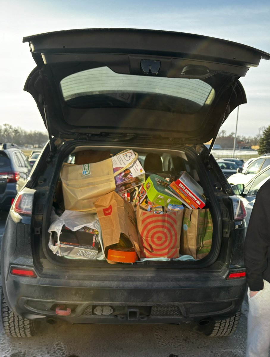 Spirit Team Student Leaders sponsored a “Toys for Tots” Toy Drive for the last two weeks! Packing up the 1st load for delivery today!! #EPS #Excellence #GiveJoy