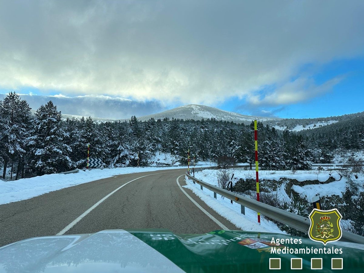 apamcyl's tweet photo. Los compañeros #AAMM @jcyl de #Soria nos ponen al corriente de la situación del puerto de piqueras en la entrada N-111 Logroño -Soria 
Foto de las 17:00 📸
Temperatura 🌡️ 0⁰C
Circule con precaución 
@112cyl https://t.co/DRrpH8Tt6X