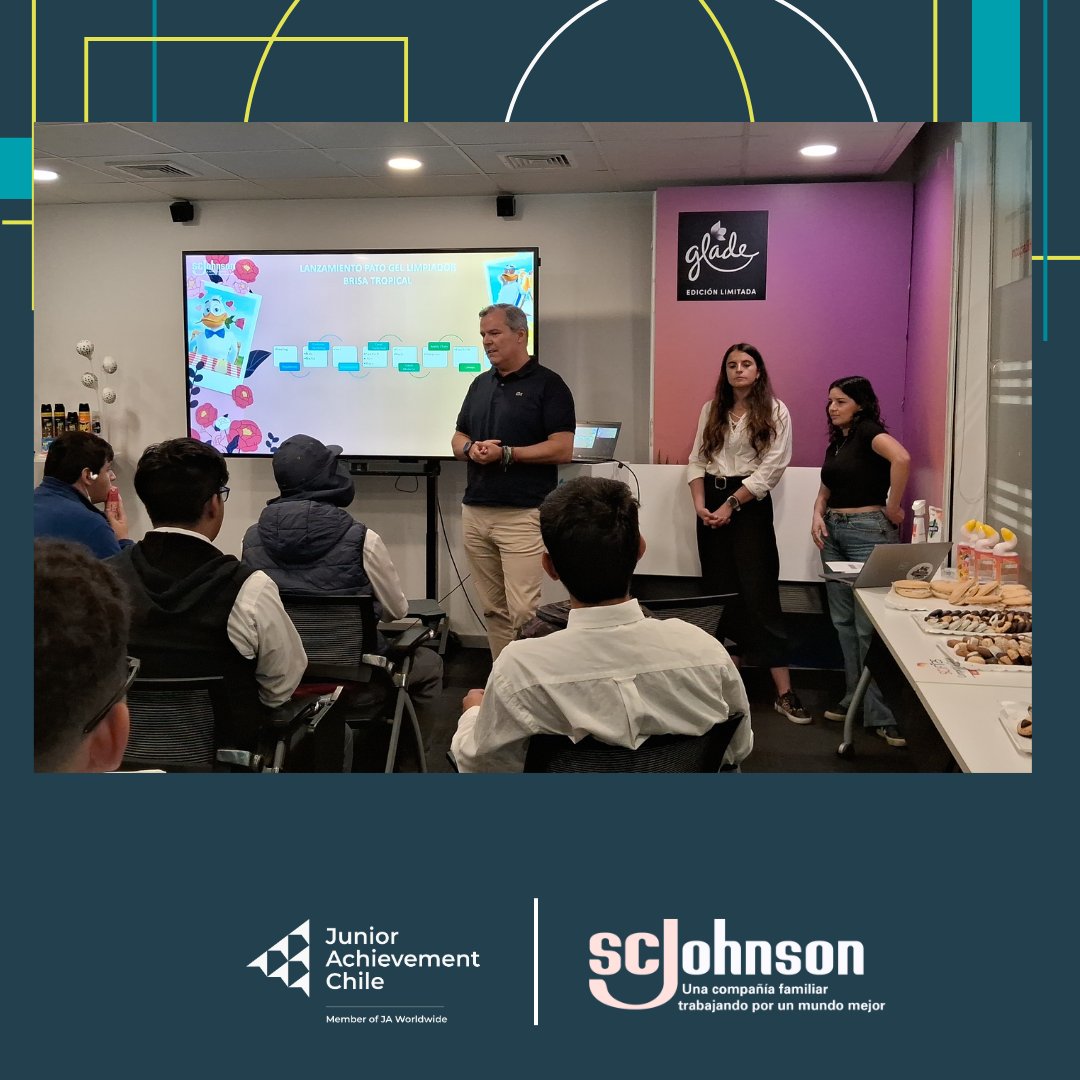 JA_Chile's tweet photo. SC Johnson + Junior Achievement Cambiando vidas 
20 jóvenes del Colegio Puente Maipo participaron en Socios por un Día, conociendo cómo opera una empresa global y descubriendo las habilidades necesarias para su futuro laboral. ¡Gracias, SC Johnson, por abrir puertas. https://t.co/gWK1Q7OZ7h