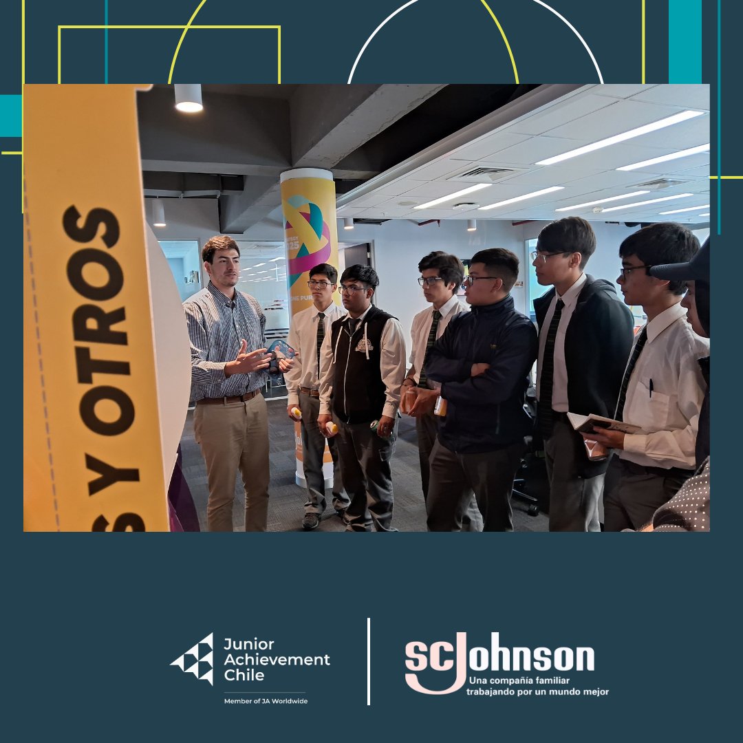 JA_Chile's tweet photo. SC Johnson + Junior Achievement Cambiando vidas 
20 jóvenes del Colegio Puente Maipo participaron en Socios por un Día, conociendo cómo opera una empresa global y descubriendo las habilidades necesarias para su futuro laboral. ¡Gracias, SC Johnson, por abrir puertas. https://t.co/gWK1Q7OZ7h