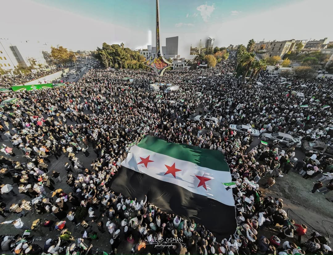 ivarmm's tweet photo. يا شامُ، أنتِ شامُنا 💚
دمشق - ساحة الأمويين | #جمعة_النصر https://t.co/SwBcm0XM04