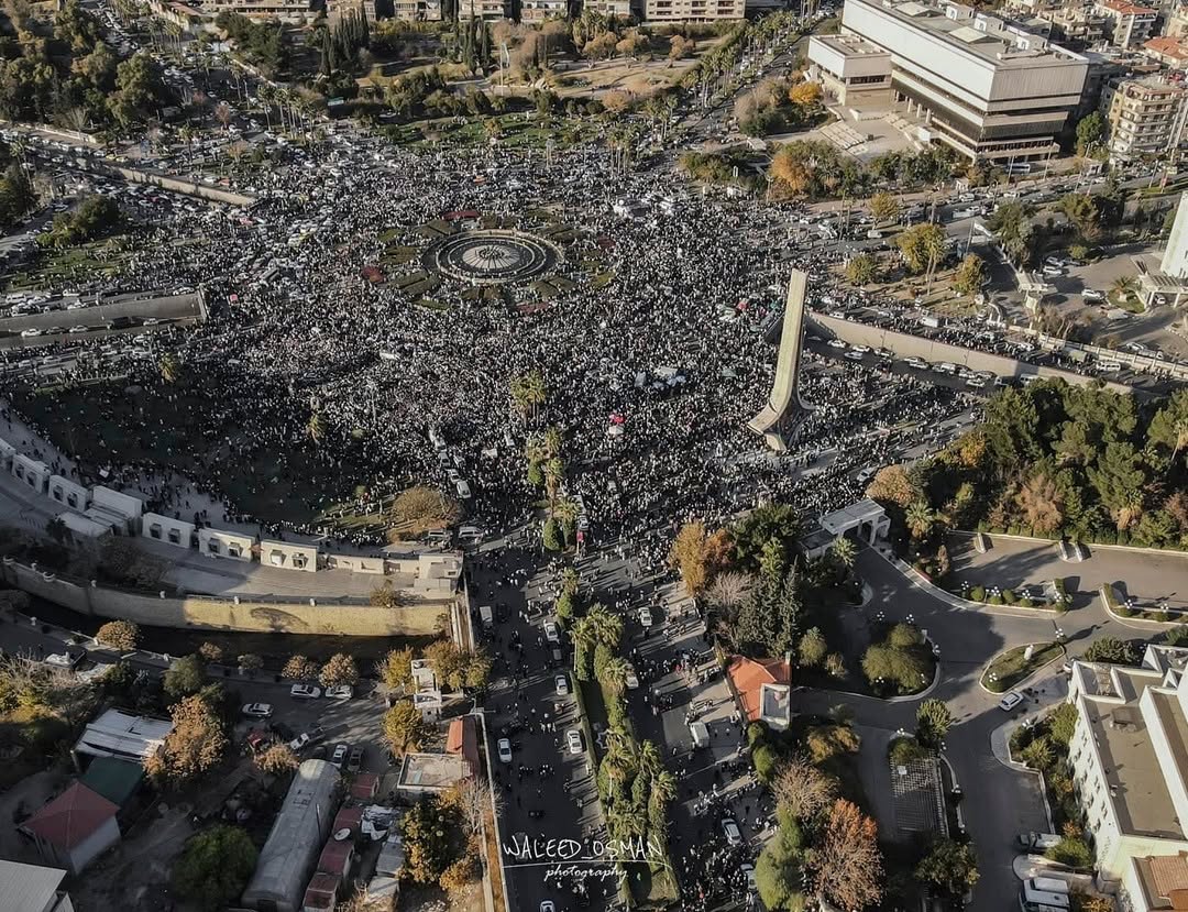 ivarmm's tweet photo. يا شامُ، أنتِ شامُنا 💚
دمشق - ساحة الأمويين | #جمعة_النصر https://t.co/SwBcm0XM04