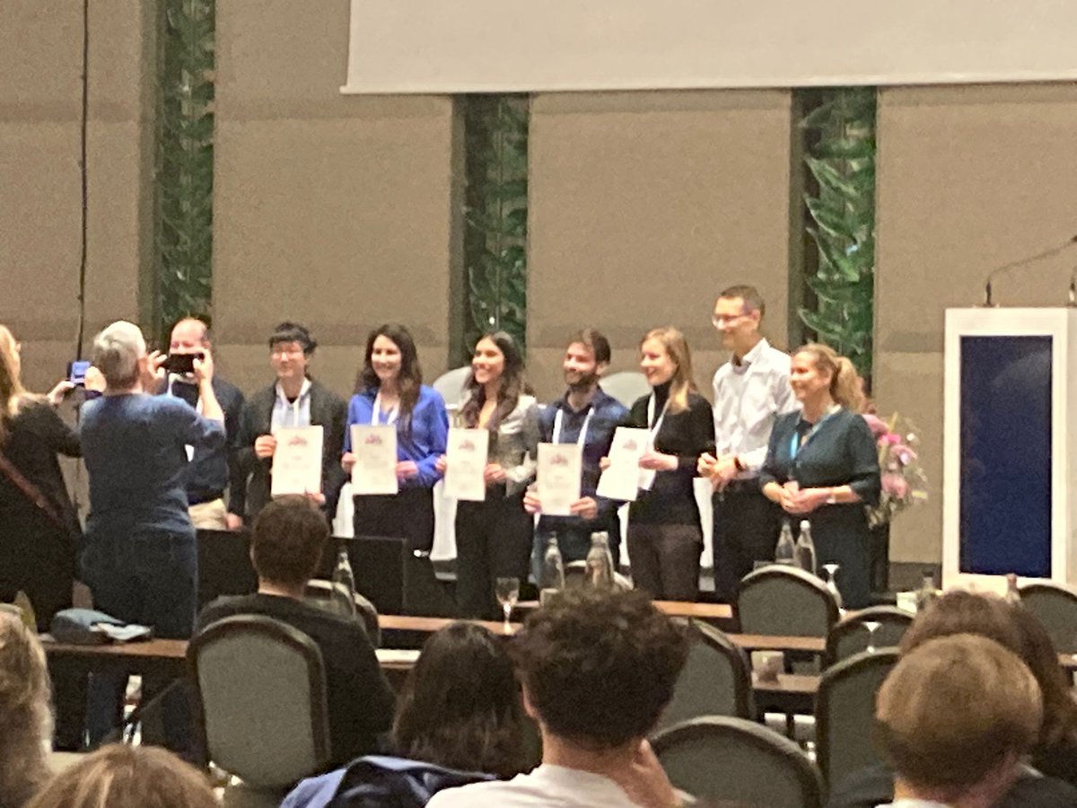 So proud of <a href="/RazBenuri/">Raz Ben-uri</a> for winning a best poster award 👏 <a href="/SpatialBio/">European Society for Spatial Biology</a> #ESSB