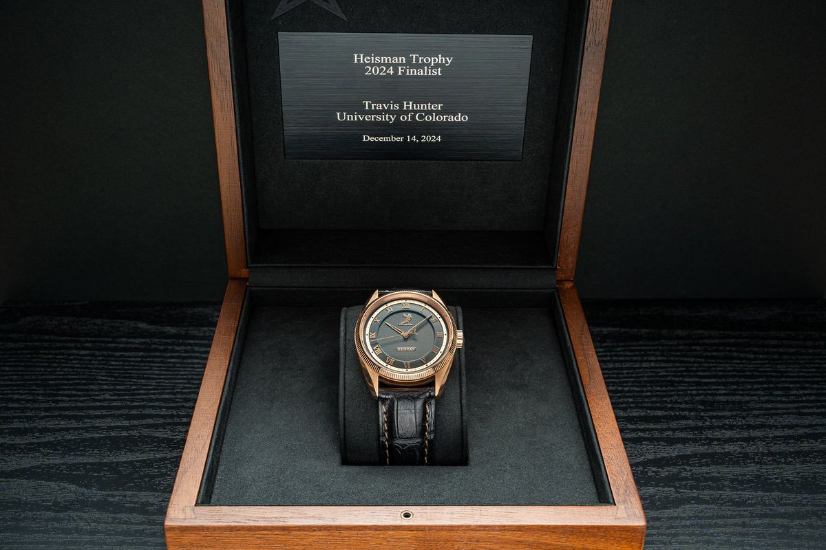 cllctMedia's tweet photo. Heisman Trophy finalists will be presented with these custom watches this afternoon. 

Each is produced by AXIA Time, recently named the Official Timepiece of the Heisman Trophy. https://t.co/WTgk8KpNFh