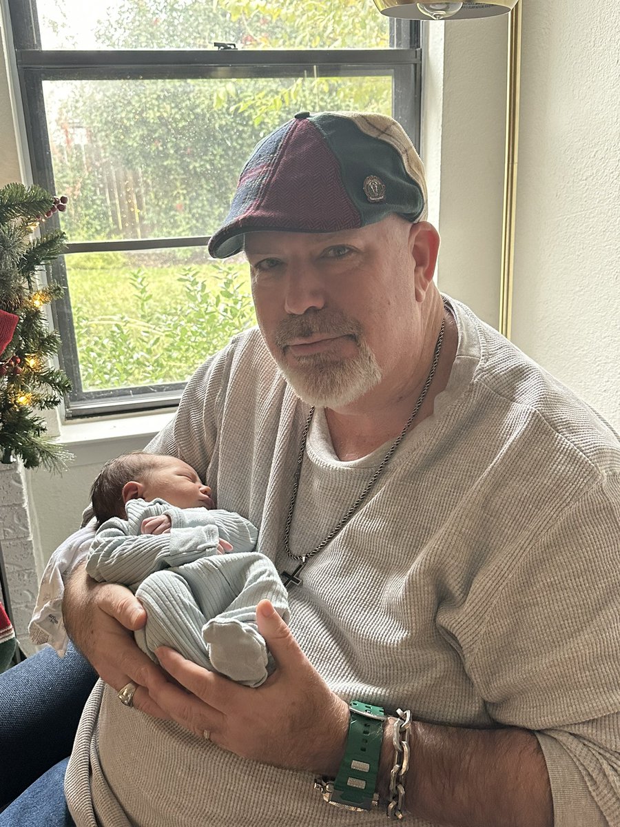 bae7609's tweet image. Today we met our great nephew Everett who is six days old. He’s such a beautiful boy! ❤️❤️#wearegettingold #nextgeneration #sweetbabyboy