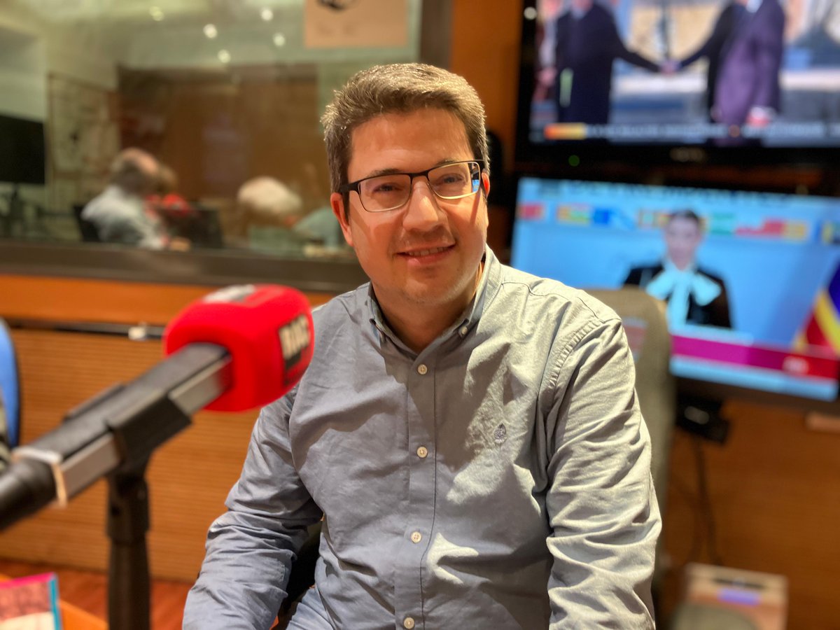 Per què se’ns posa la pell de gallina quan escoltem música?

Hi donem resposta al "PREGUNTES INFREQÜENTS" amb:
👉 <a href="/Daniel_Arbos/">Daniel Arbós</a>
👉 <a href="/marta_caila/">Marta Cailà</a>
👉 <a href="/SenyorBohigues/">Senyor Bohigues</a>

🗣️ Avui amb <a href="/MarcSG31/">Marc Serra i Griera</a> , professor superior de piano i adjunt del màster de neuromúsica.

rac1.cat/directe