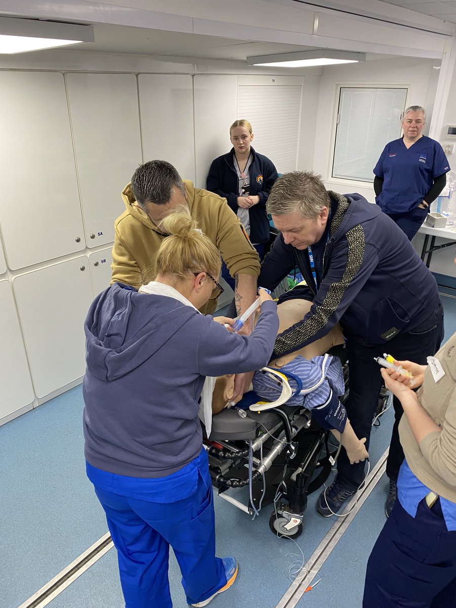 Karen Johnstone 💙 tweet media