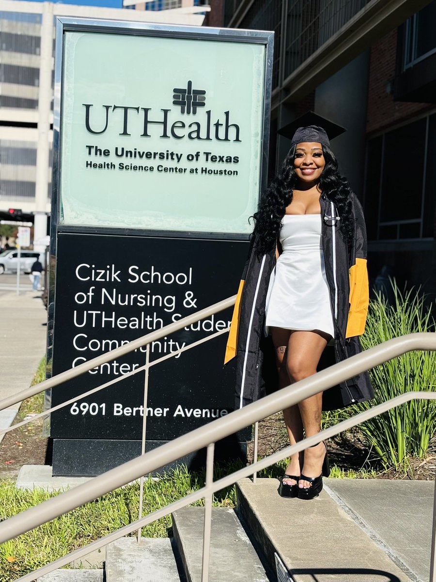 _TheRealTayy's tweet photo. A lot of sacrifices to get here , so grateful for my friends and family for supporting me… I’m trying not to cry 😢 typing this. So happy to be here ! Thank you God for continuously blessing me ! 

IM NOT EVEN DONE YET , CRNA ME PLEASE 👩🏽‍🎓🎉🤍 https://t.co/MKYtgUqgCe