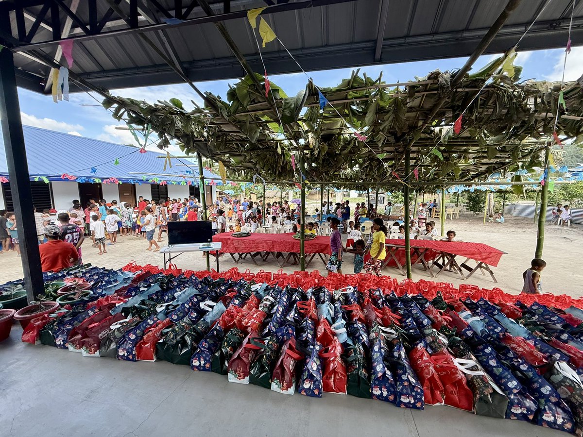 SAYA AT PAG-ASA PARA SA MGA BATANG AETA
Muling umakyat sa Kawayan Elementary School (KES) sa Sitio Kawayan, Brgy. Maruglo, Capas, Tarlac noong Disyembre 7 ang ilang mga opisyal at empleyado ng BSP-FSS upang maghatid ng saya at pag-asa sa mga mag-aaral at buong komunidad. Kahit sa