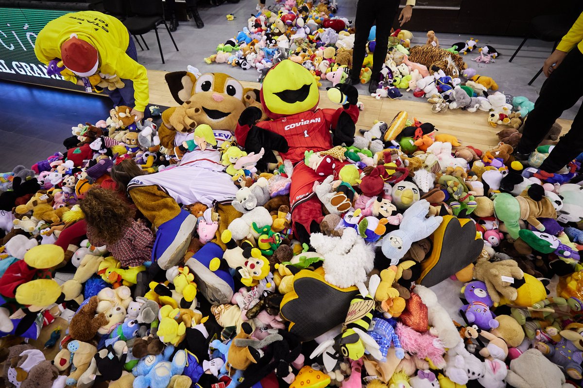 🧸 VI LLUVIA DE PELUCHES

🪽 Queremos llenar la pista del Palacio de peluches un año más.

▶️ Los juguetes recogidos irán destinados a la @Falbihar y a la <a href="/FP_Avemariano/">Fundación Ave María</a>.

#GranadaEsÉlite
#ContigoFundación