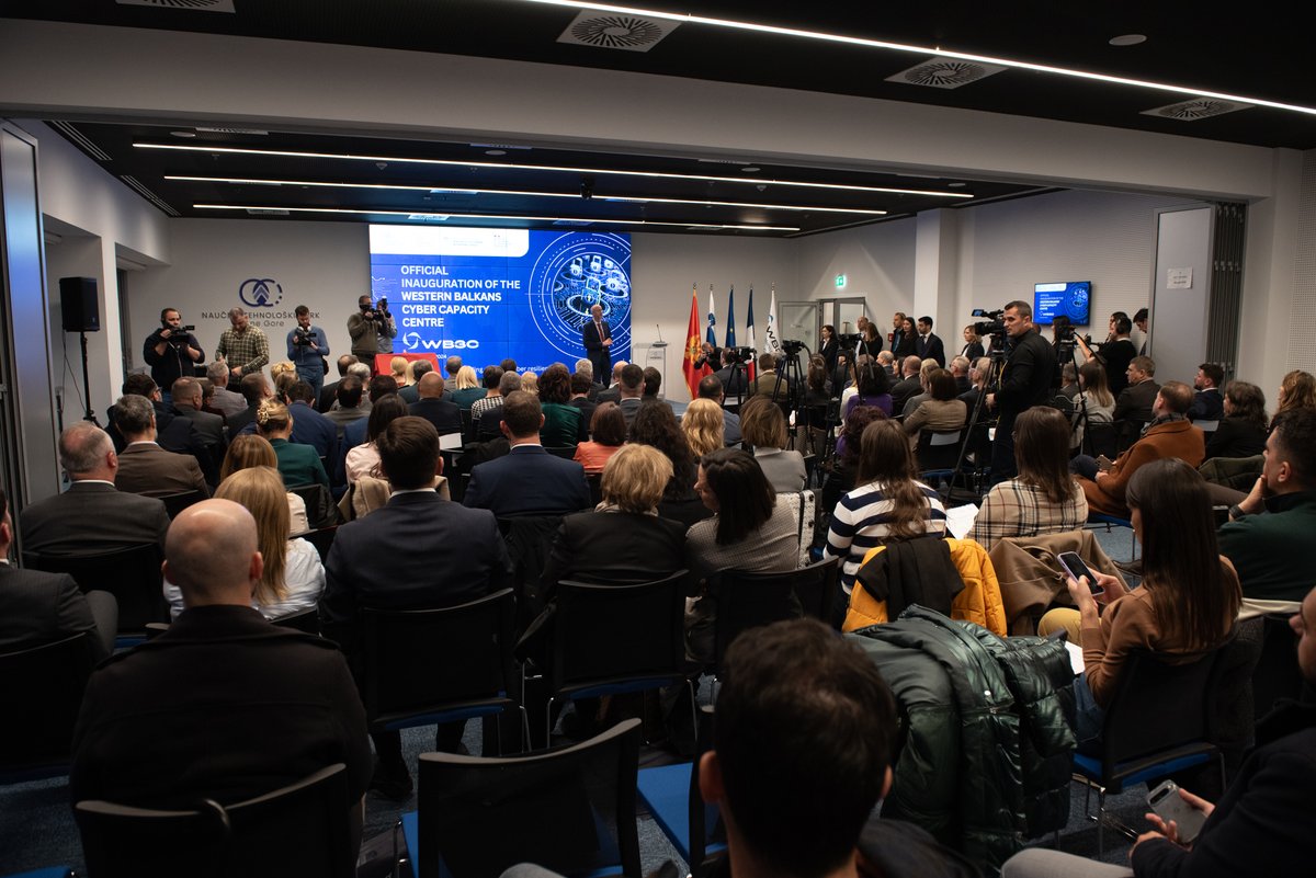 FranceinMNE's tweet photo. #Sajbersigurnost | Početkom ove nedelje u Crnoj Gori je otvoren Centar za razvoj sajber kapaciteta na Zapadnom Balkanu @WB3C_org.
Ovaj trilateralni projekat Francuske🇫🇷, Slovenije🇸🇮 i Crne Gore🇲🇪 od maja 2023. godine obučio je više od 400 korisnika. 🧵⬇️(1/6) https://t.co/jIdcT9W6FW