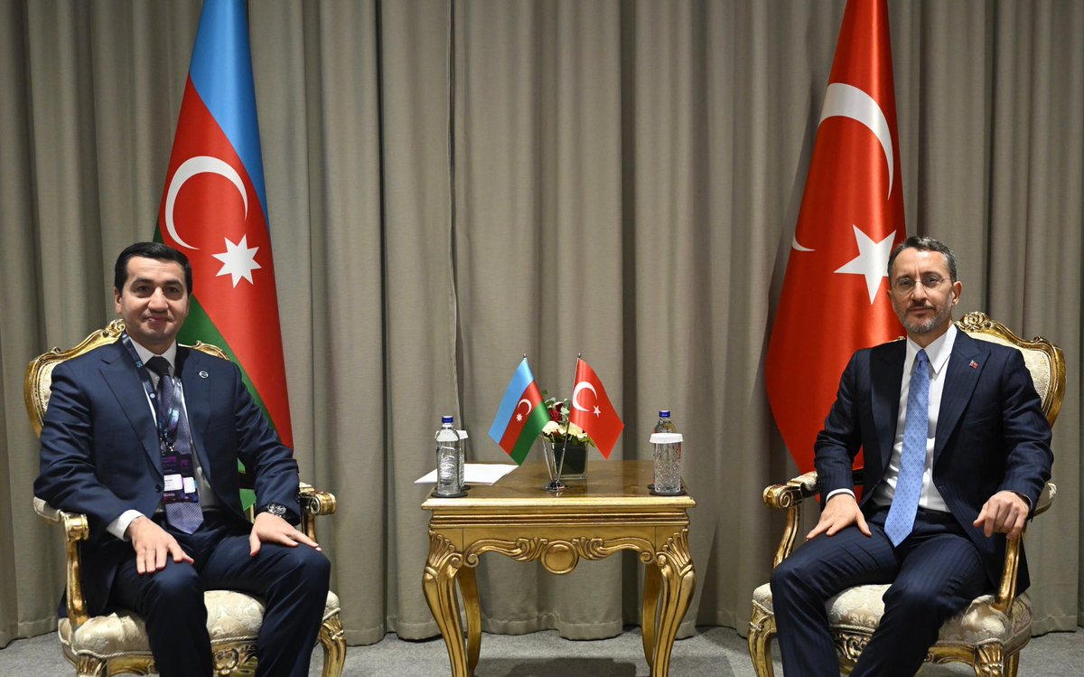 HikmetHajiyev's tweet photo. Qardaş Türkiyəyə səfərim əsnasında dəyərli qardaşlarım Fəxrəddin Altun və Akif Çağatay ilə həmişə olduğu kimi səmimi və məzmunlu görüşlər keçirdim.Yaxın Şərq və Cənubi Qafqazdakı vəziyyəti müzakirə etdik, müttəfiqlik xarakteri daşıyan ikitərəfli əlaqələrimizi nəzərdən keçirdik. https://t.co/6gb7cbEuoA