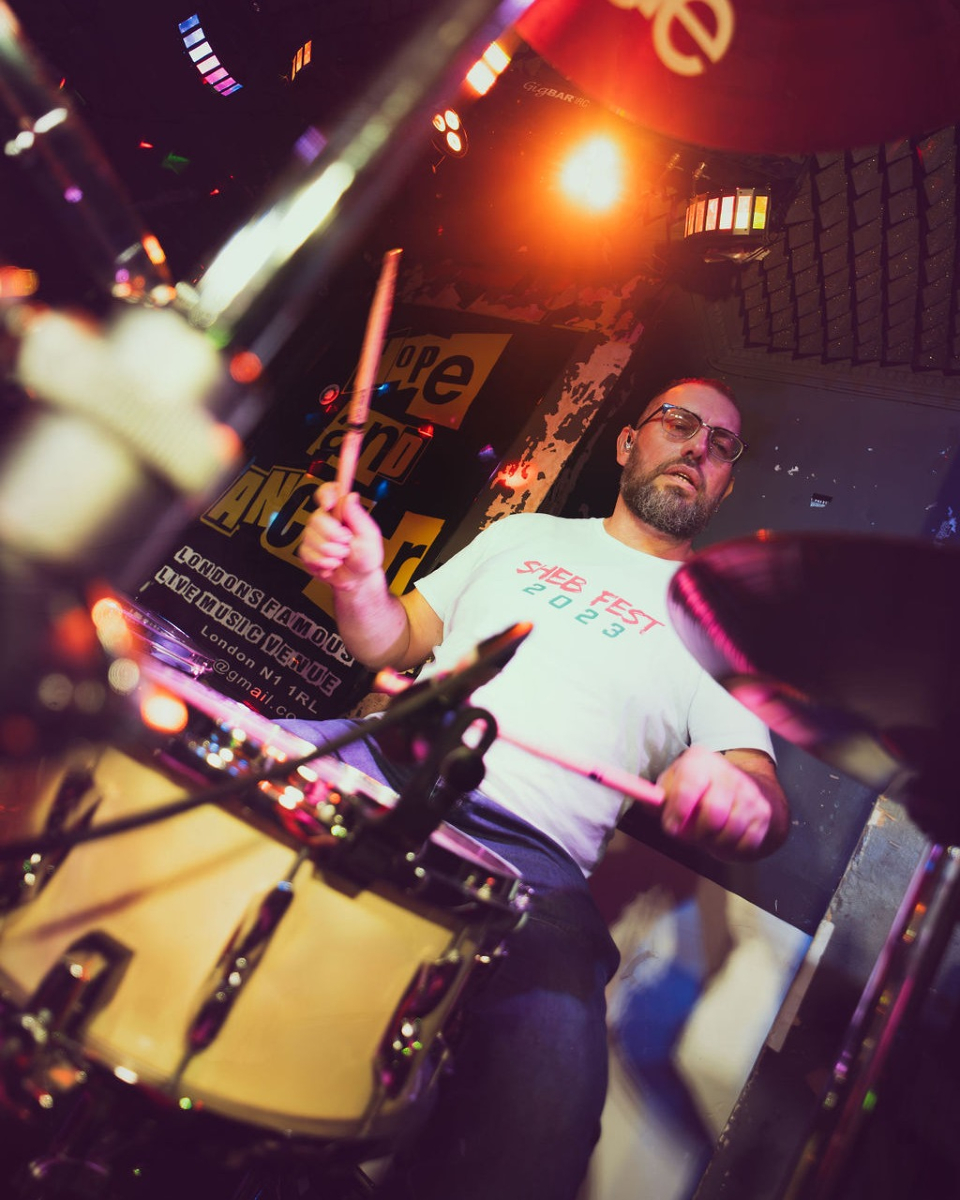 🟠 The new album sounds 🔥 🔵

We've had 4/10 mixes back and we LOVE it. We're waiting on the others before making a few tweaks and then it's done!

In January we'll properly announce the album with the track listing, tour and the first single.

📸: Bella Cada Media