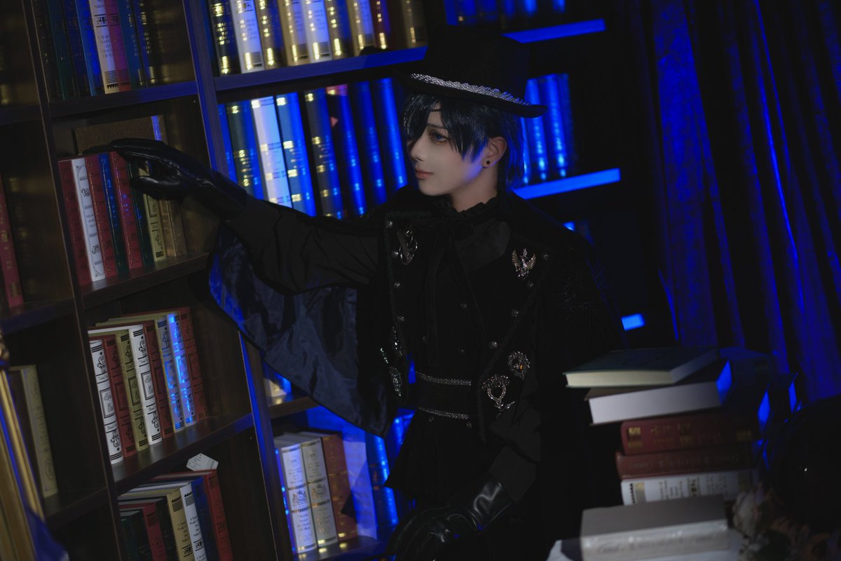 coserLZ's tweet image. 啵酱生日快乐!
“照片上的影像不过是幻像，即使是幻像，也想要将其留下，这就是人可悲的梦想吧。”

“哭也不会改变什么，这个世界从来不会对任何人温柔。”

啵酱生日快乐!
(۶•౪•)۶❤٩(•౪•٩)