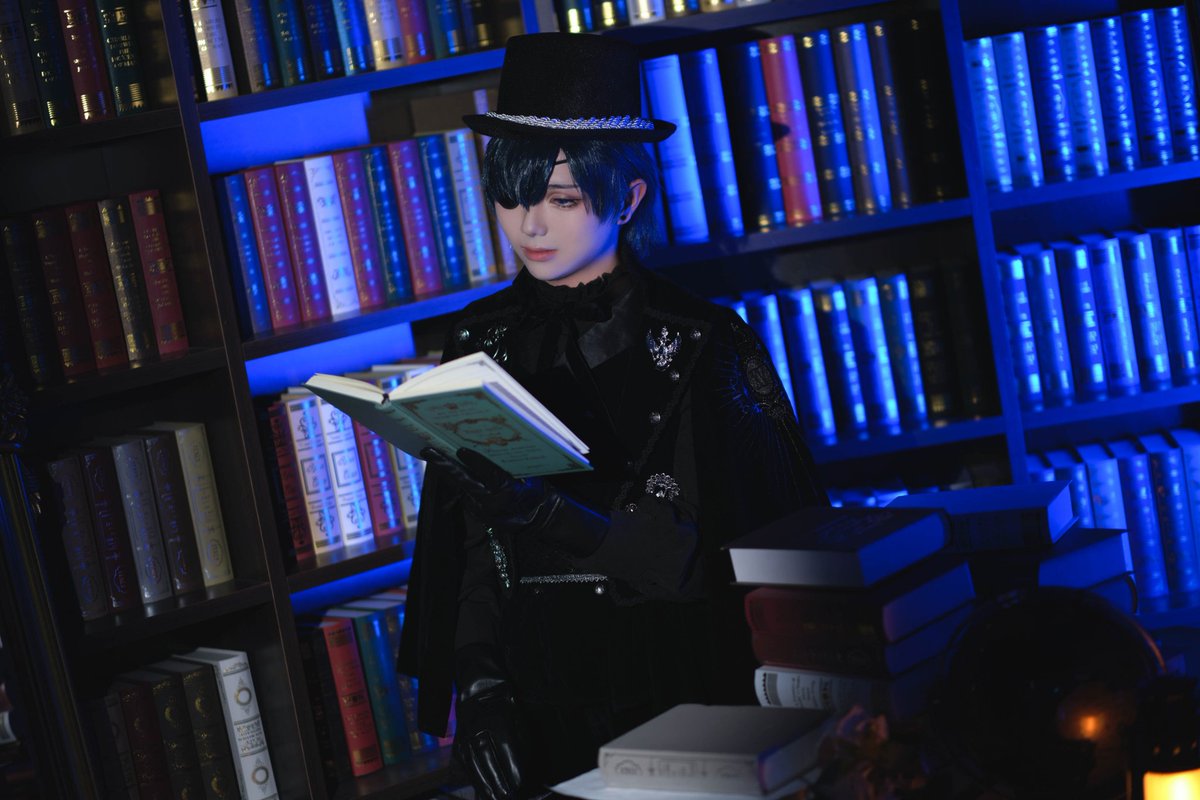coserLZ's tweet image. 啵酱生日快乐!
“照片上的影像不过是幻像，即使是幻像，也想要将其留下，这就是人可悲的梦想吧。”

“哭也不会改变什么，这个世界从来不会对任何人温柔。”

啵酱生日快乐!
(۶•౪•)۶❤٩(•౪•٩)