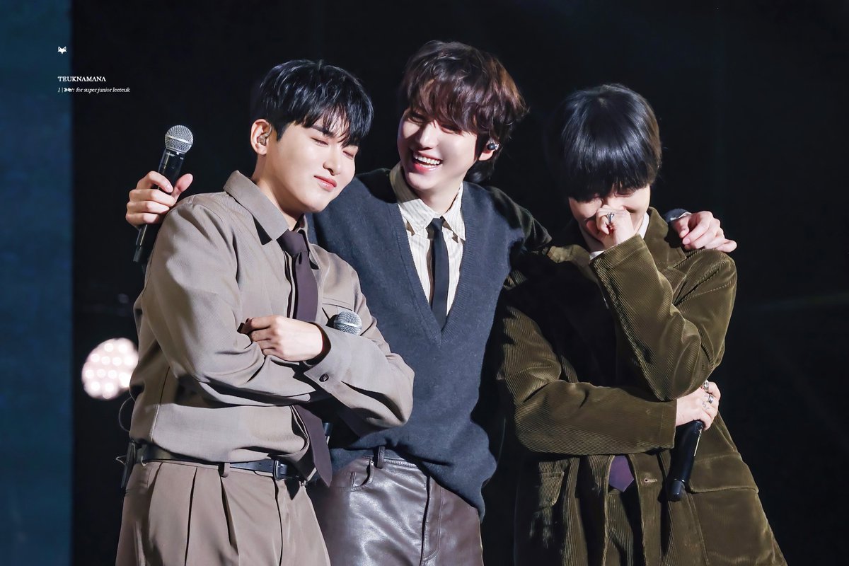 teuknamana's tweet photo. 🇯🇵｜241207｜UTO FEST in OKINAWA

수식어가 필요 없는 K.R.Y.

#superjunior #슈퍼주니어 #leeteuk #yesung #shindong #eunhyuk #donghae #siwon #ryeowook #kyuhyun #이특 #예성 #신동 #은혁 #동해 #시원 #려욱 #규현 #superjunior_kry #utofest #UTOFESTinOkinawa https://t.co/Xsl0tAqwRU