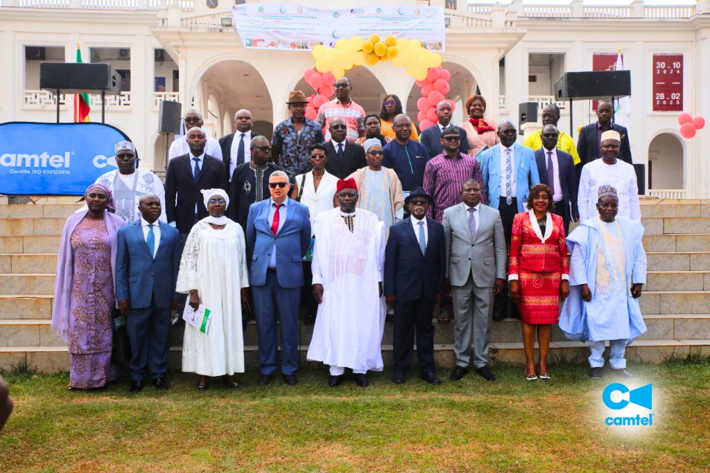 Camtelonline's tweet photo. #FBPC 2024 : Une Journée prestigieuse au Musée national!
Ce vendredi, 13 décembre 2024, était une journée riche enrichie par la présence symbolique des légendes du football camerounais 🇨🇲 et brésilien 🇧🇷 au Musée national.
1/4 https://t.co/9jKVTUPzpI