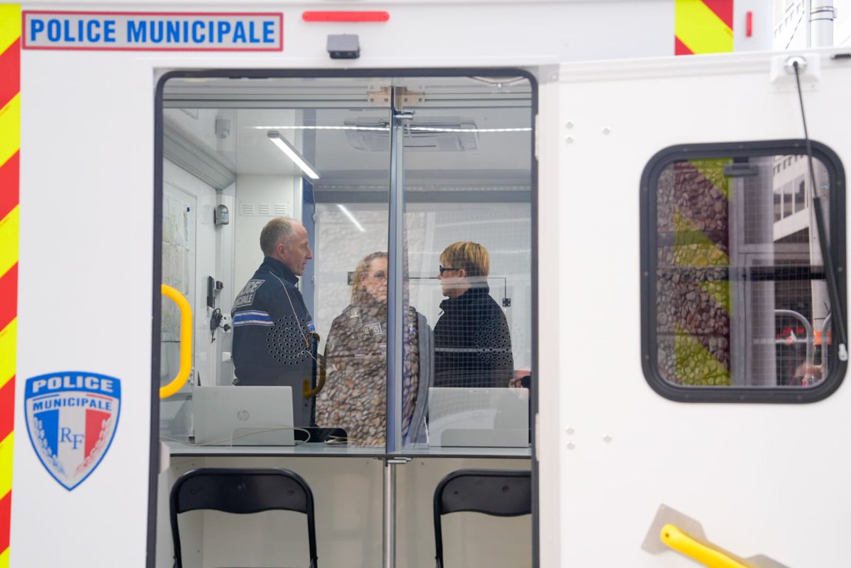 nathalieappere's tweet photo. Nouvelle étape de notre mobilisation quotidienne pour la sécurité et la tranquillité publiques à #Rennes avec l'inauguration de notre poste mobile de proximité.

1/3 https://t.co/Vr7mAUKFxB
