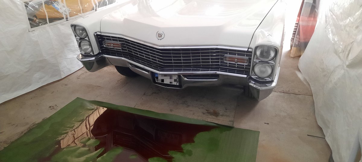 MaximilianSeel's tweet photo. It was an extremely bloody "friday the 13th", the worst I've ever experienced! The Cadillac's transmission completely bled out in 6 weeks. I guess the rear seal of the trans doesn't exist anymore, damn! All I wanted was just a little ride ones in a while. 😭 https://t.co/ln1SjIRC3L