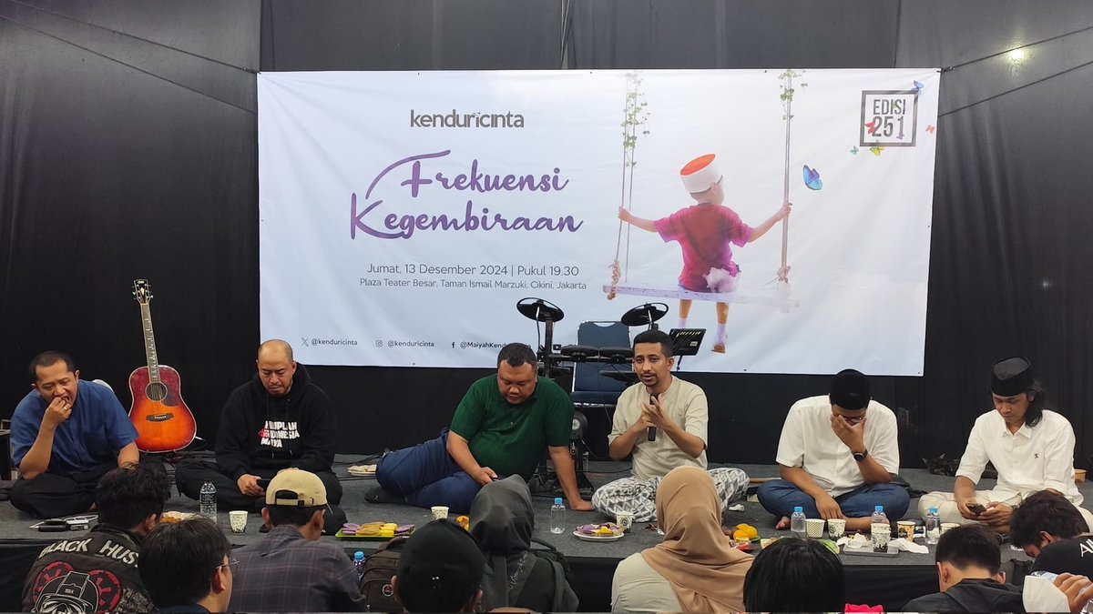 kenduricinta's tweet photo. Suasana diskusi utama #KCDes malam ini, bersama Habib Ja'far, Bang Hensa dan Mas Pandji. https://t.co/8gtBvJ3pgk
