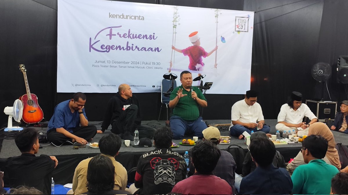 kenduricinta's tweet photo. Suasana diskusi utama #KCDes malam ini, bersama Habib Ja'far, Bang Hensa dan Mas Pandji. https://t.co/8gtBvJ3pgk