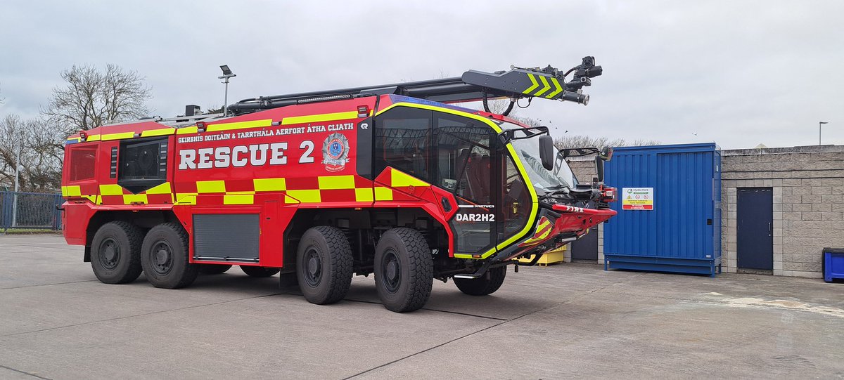 dubairportfire's tweet image. Thanks to @RosenbauerGroup for the delivery of our third 8x8 Rosenbauer Panther HRET Rescue 2. We look forward to the delivery of our 3rd 6x6 in the new year.