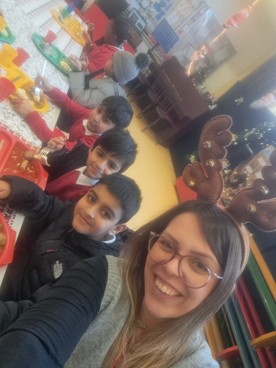 Miss_CJonesHT's tweet photo. What a lovely Christmas dinner we had this week! 😋  @trinity_ashton https://t.co/bJK2GkObMO