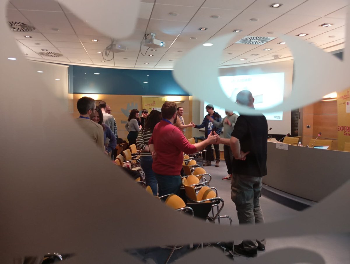 SalonComicVlc's tweet photo. 🗣️ Hemos empezado ya con las jornadas de formación del Joc&Rol, dentro de tres días llenos de actos, patrocinados por el @GVAivaj de la Generalitat Valenciana. Mañana y domingo, plato fuerte 🃏🎲
#Joc&Rol #IVAJ #CarnetJove #ExperiènciesIVAJ #ExperiènciesCarnetJove https://t.co/uDSXg9RVcP