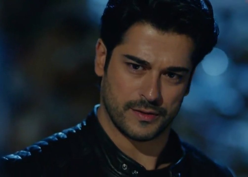 Lo sguardo di chi pensa 
 " avrò la mia vendetta....in qst vita però " 💪💪💪💪💪💪💪💪💪  #endlesslove