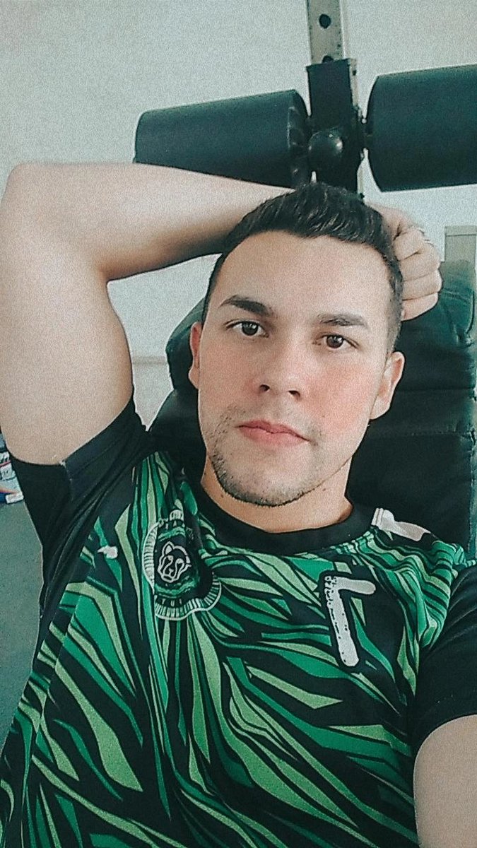 CespedesJonath3's tweet photo. La de peinarme hoy no me la se🥴 https://t.co/tGCoL5IMVL