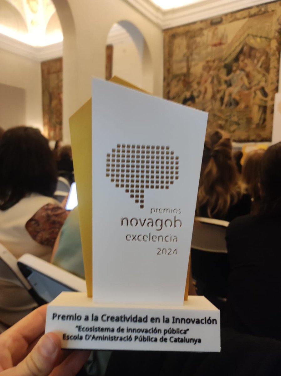 Ahir vam recollir el #PremiosNovaGob2024 en la categoria “Creativitat en la innovació” per l’"Ecosistema d’innovació pública de l’EAPC". El projecte vol contribuir a fer que la #innovació sigui una palanca transformadora de les administracions
🔎 gen.cat/4g6cFwk
<a href="/novagob/">Fundación NovaGob</a>