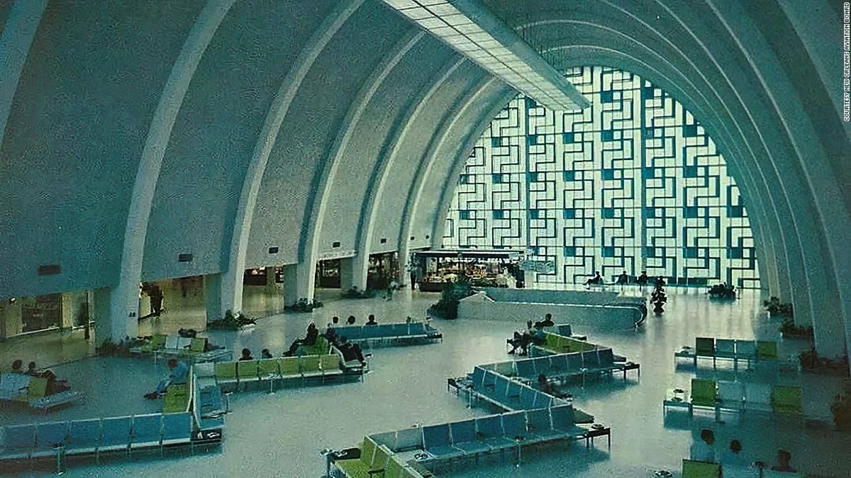 luusssso's tweet photo. Hard to believe that airports really used to look like this https://t.co/Jvsh4WCcji