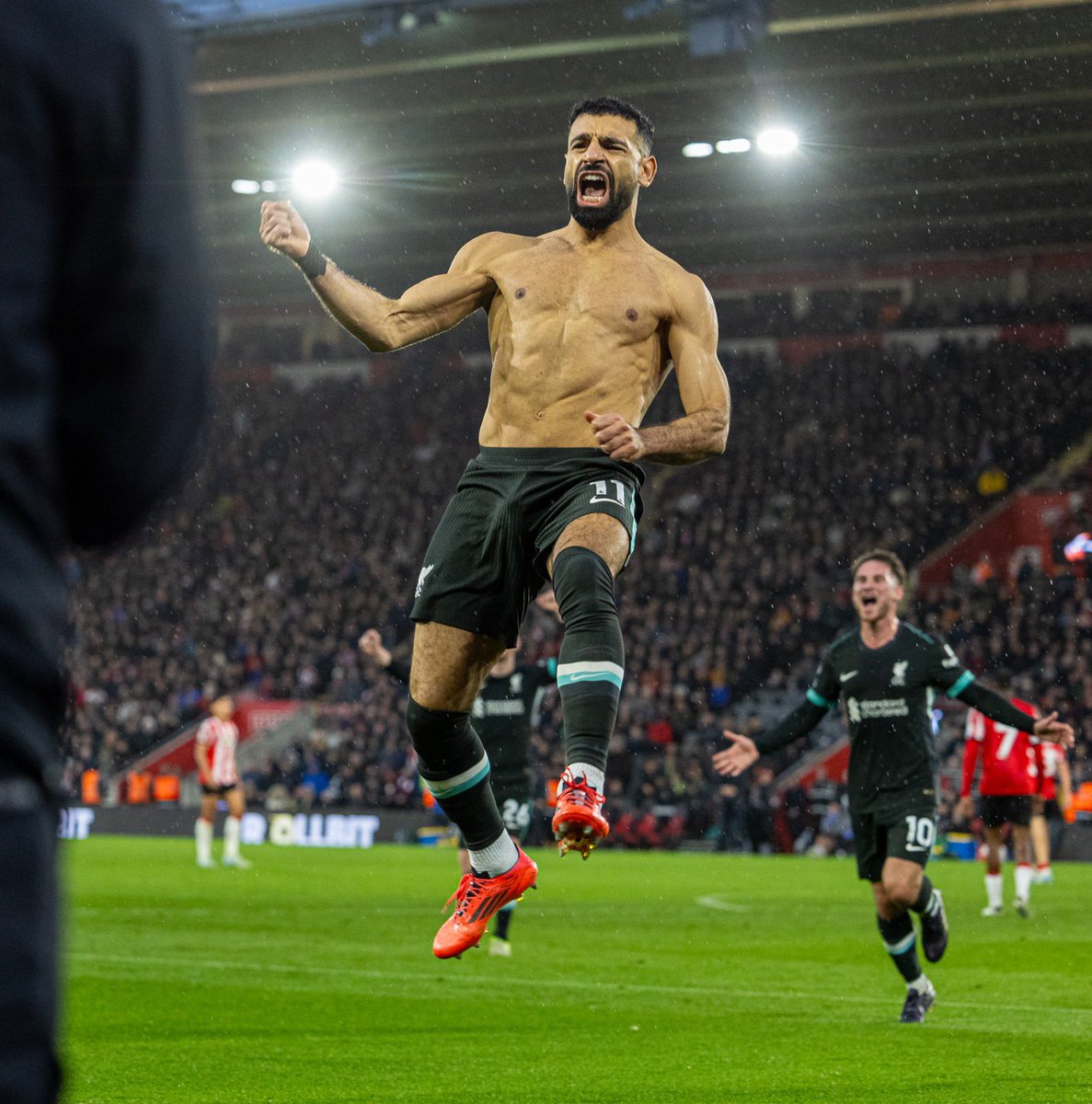 vilo96_euskadi's tweet photo. Mohamed Salah hace historia: sexto premio al Mejor Jugador del Mes, igualando a Steven Gerard y Cristiano Ronaldo.
Si Quieres saber más no dudes en leer el artículo completo
👑🇪🇬 #wnwa
@estoesanfield_ https://t.co/57LRTrrYJo