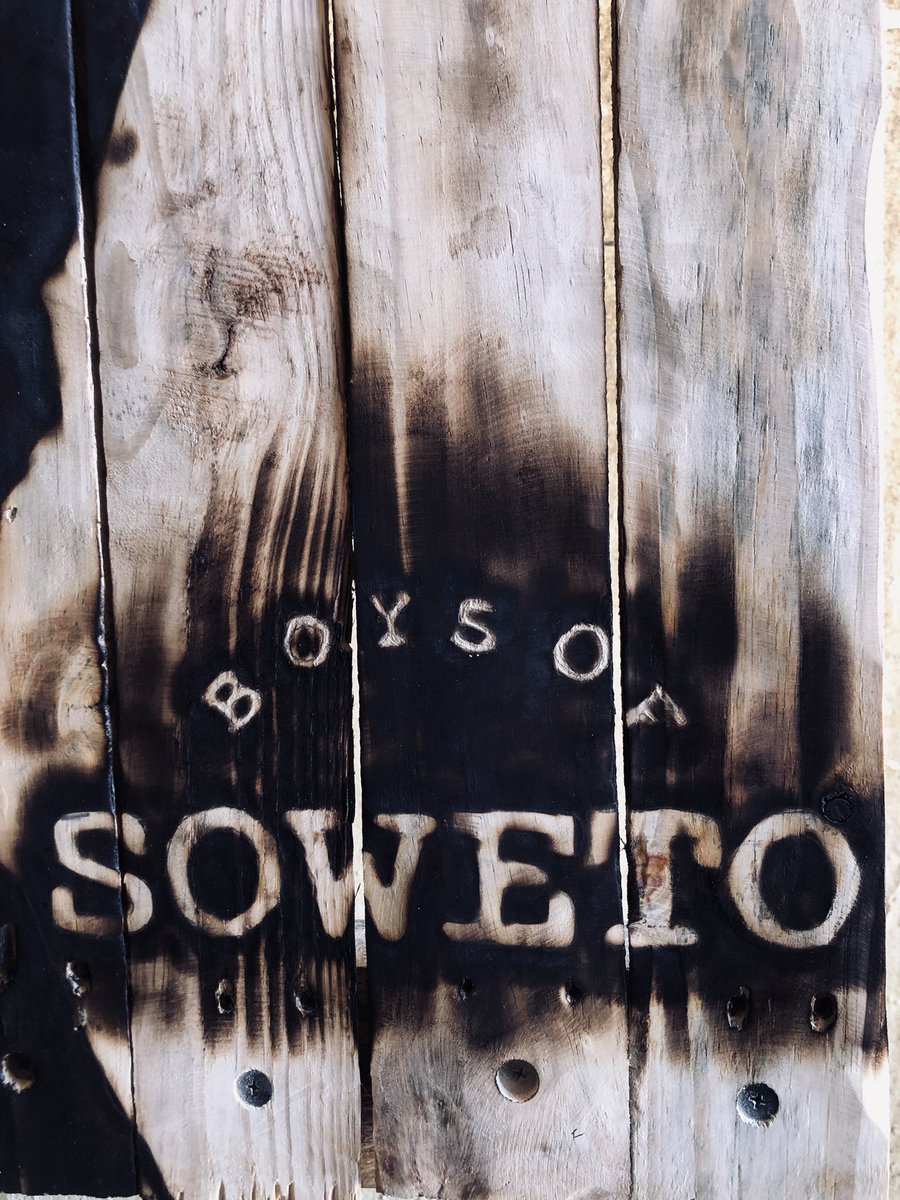 tebogodee_'s tweet photo. Wood Burn Art for @BobtheStylist 🪵🔥🎨 https://t.co/7miUS2vq7n