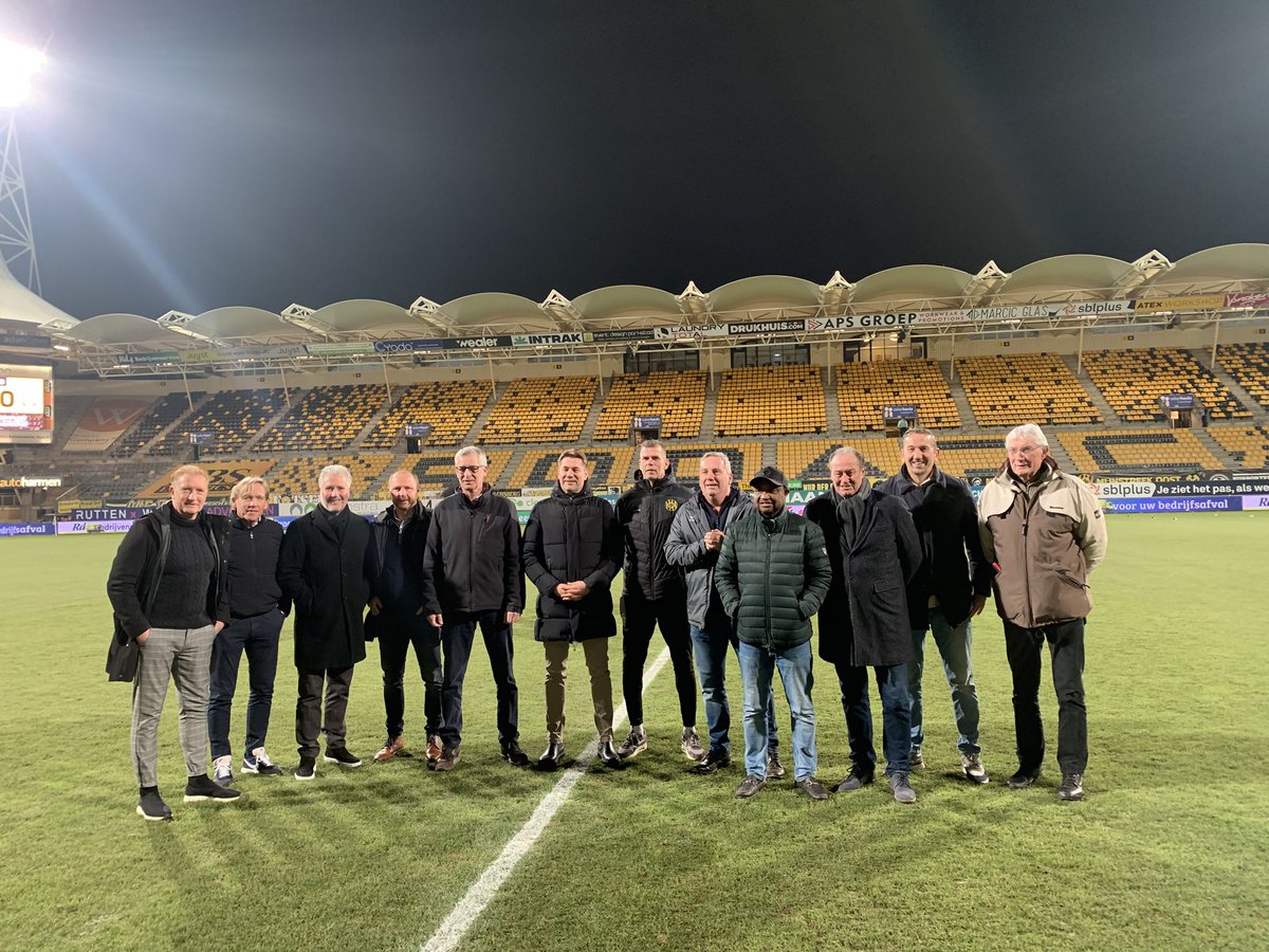 Vanavond Roda JC - FC Dordrecht (#RODDOR), maar vooral de avond waarop het legendarische #RodaJC van ‘94/‘95 in actie komt voor Tijani Babangida (#SupportBaba). Aanwezig: Doomernik, Van der Luer, Derksen, Plum, Trost, Huibers, Luijpers, Graef, Baba, Stevens, V. Hoogdalem, Kuijer.