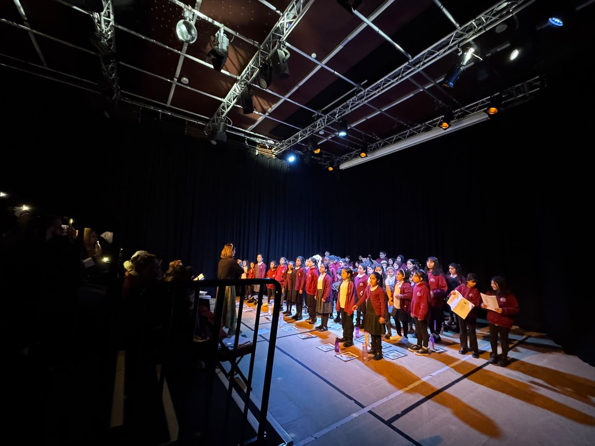 🎤🎶 Sneaky shot of our KS2 choir who performed amazingly at the Mind the Gap Theatre today! Their talent and enthusiasm shone on stage. We're so proud of them! Thanks for having us MTG! 🌟 #LilycroftProud #SchoolChoir <a href="/MtGstudios/">Mind the Gap</a>