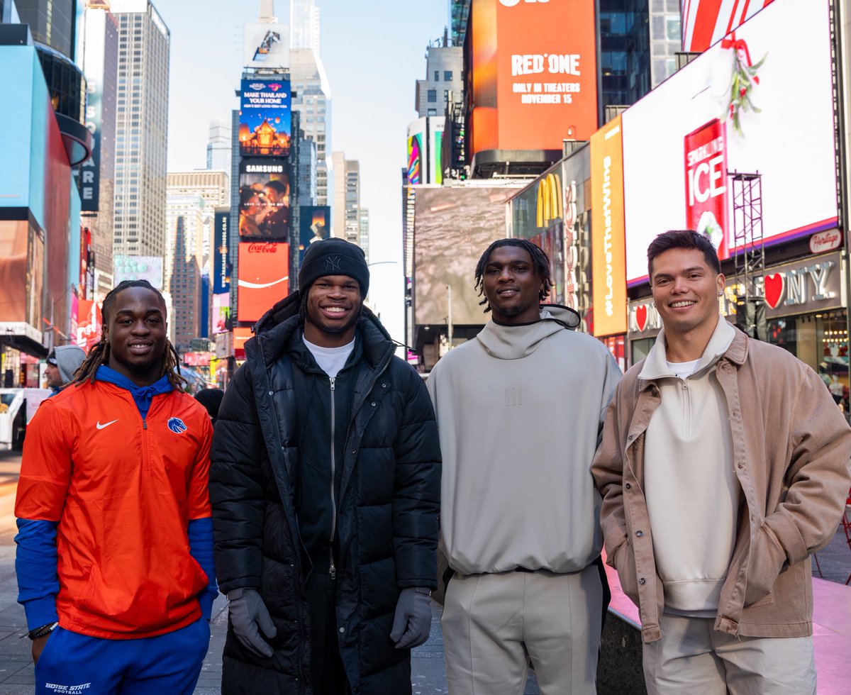 HeismanTrophy's tweet image. Our 2024 Heisman Trophy finalists - Ashton Jeanty, Travis Hunter, Cam Ward and Dillon Gabriel - have arrived! Welcome to the Big 🍎 gentlemen. #MoreThanATrophy