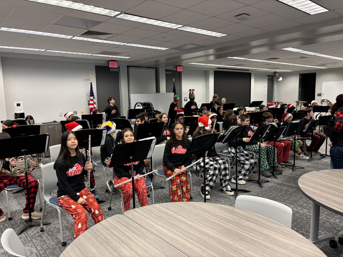 Thank you <a href="/HumbleISD_WMS/">Woodcreek Middle</a> band for spreading the holiday cheer! #HappyHolidays