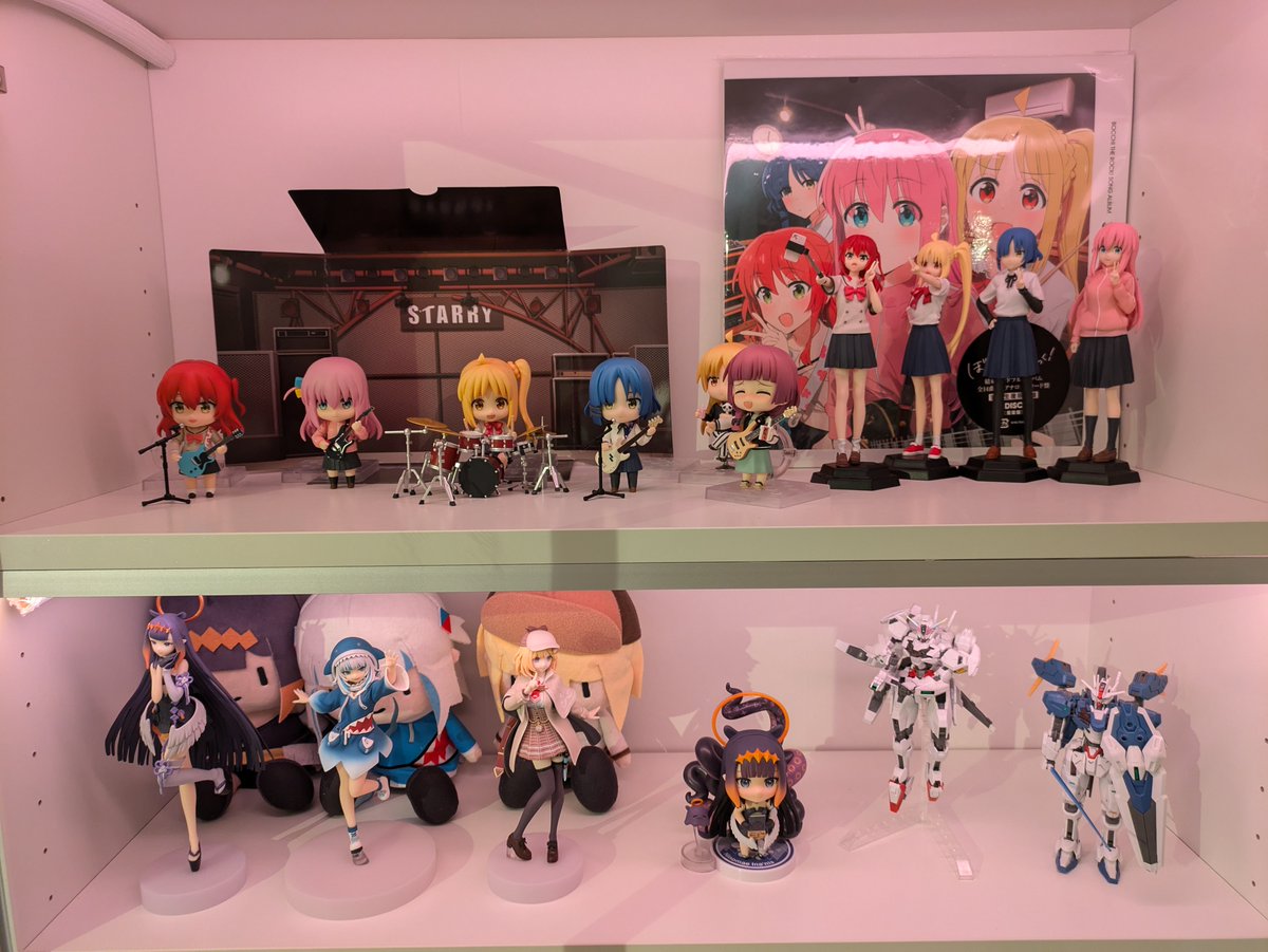 qmarwa_'s tweet photo. #WAHmbassadorship most of my collection! most of the Bocchi stuff, Nendoroids and Pop up parade figures are from AmiAmi 😊
As for the keychain wall, it comes from a buying spree I did in the last con I attended, just had to collect them all https://t.co/Fqc9Y4QupG