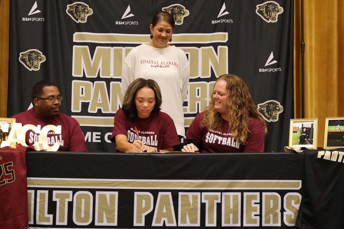 Signing Day✅✅ So grateful for my friends and Family for being there to support me!! <a href="/BLester1993/">Brian Lester</a> <a href="/WillHessSB/">Will Hess</a> <a href="/Coach_G_Rush/">Gary Rushing</a>
