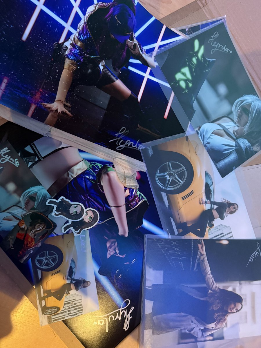 Advent Advent!
Der Lucylender hat jeden Tag etwas Neues für euch neben den Türchen die täglich auf Twitch aufmachen gibt’s heute auch mal ein Türchen hier!
Ihr könnt ein großes Printpaket von mir abstauben wenn ihr diesen Post liked &amp; retweetet und <a href="/LvciaLive/">Lucy</a> folgt!