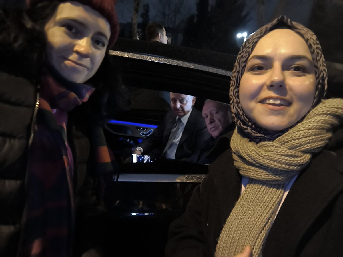 ogrtmnlrpltfrmu's tweet photo. Mülakatta hakkı yenilen öğretmenler haksızlığa karşı dik durup haklarının peşinden gitmeye devam ediyor. Bugün Cumhurbaşkanımız sayın @RTErdogan ile de görüşme fırsatı yakaladılar. Temennimiz bir Ek Yerleştirme ile haklarının iade edilmesidir.
@Yusuf__Tekin
@tcmeb
#MağdurÖğretmenlerHerYerde