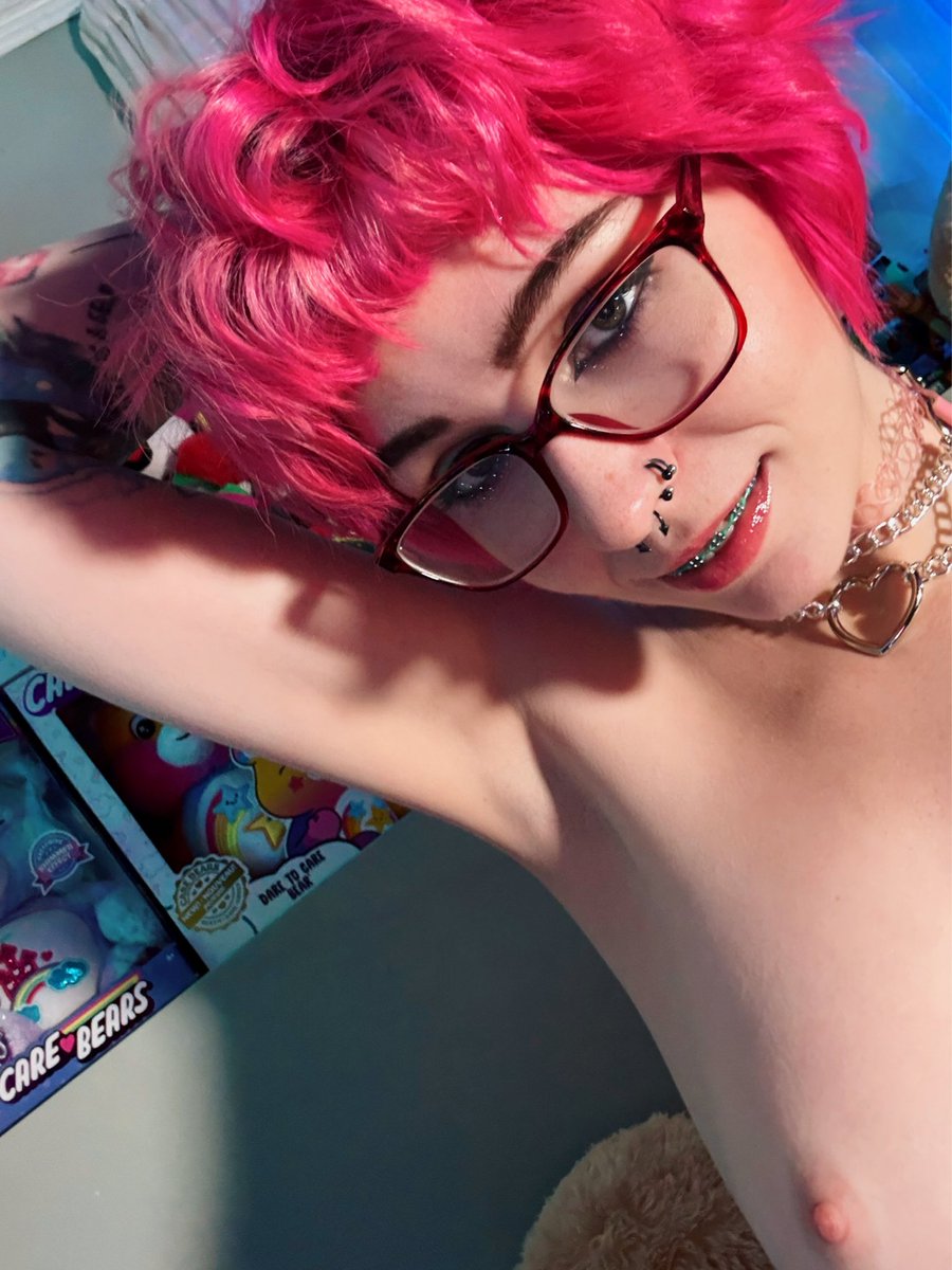 princessjann3's tweet photo. PUMP TO MY ARMPIT, LOSER 😡 https://t.co/1npPLKtq0v