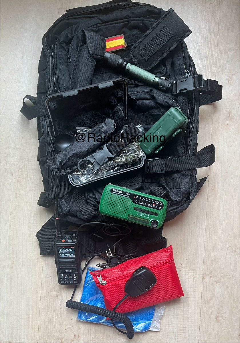 📢 Si vas a montar tu mochila de emergencias, además de lo habitual, deberías incluir elementos de comunicación básicos y asequibles, como por ejemplo 👇👇👇

1️⃣ Radio de emergencia multibanda con dínamo, panel solar etc. 📻
2️⃣ Walkies VHF/UHF. Si no tienes licencia de