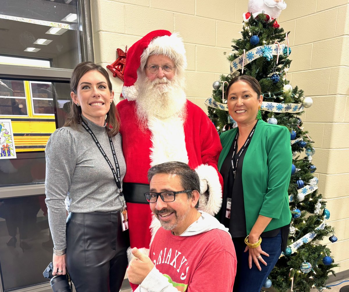 ErikDirects's tweet photo. BISD Communications Dream team hanging with santa. https://t.co/34lMHPTDi3